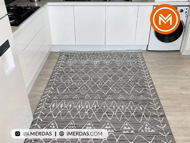 پاک کردن لکه روغن و چربی از روی فرش آشپزخانه